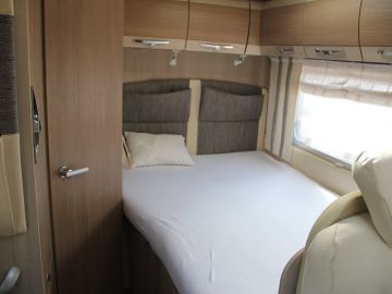 Bürstner BUT569 Nexxo T569 | Vast Bed | Kleine Camper| Elektrische Trap| Douche| Frans Bed